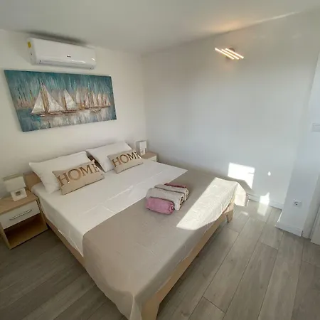 Miroslava - With Pool Apartament