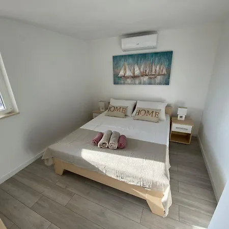 Miroslava - With Pool Apartament *