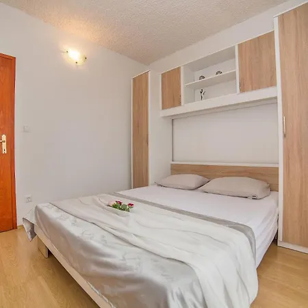 Miroslava - With Pool Apartament