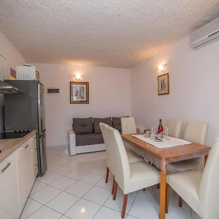 Miroslava - With Pool Apartament Trogir