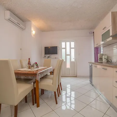 Miroslava - With Pool Apartament