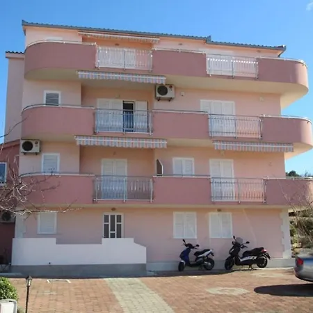 Miroslava - With Pool Apartament